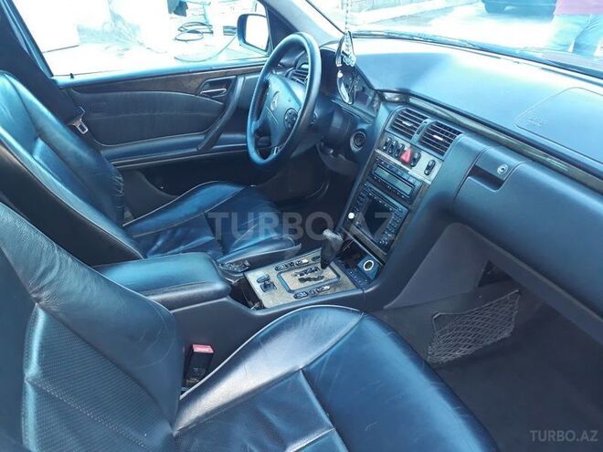 Mercedes E 240 2001, 308,000 km - 2.6 l - Bakı