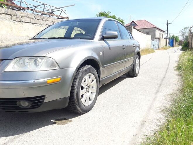Volkswagen Passat 2003, 290,000 km - 1.8 l - Bakı