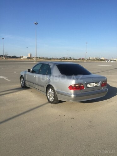 Mercedes E 240 2000, 196,097 km - 2.4 л - Bakı