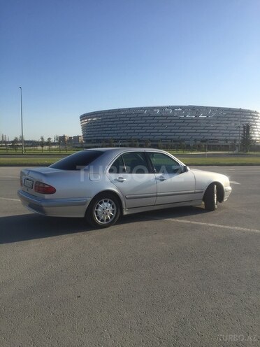 Mercedes E 240 2000, 196,097 km - 2.4 л - Bakı