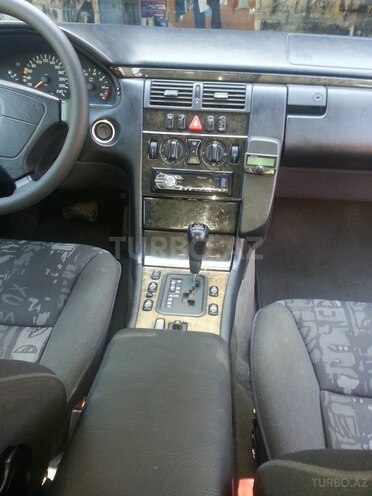 Mercedes E 200 1998, 243,000 km - 2.0 л - Balakən