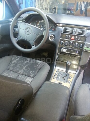Mercedes E 200 1998, 243,000 km - 2.0 л - Balakən