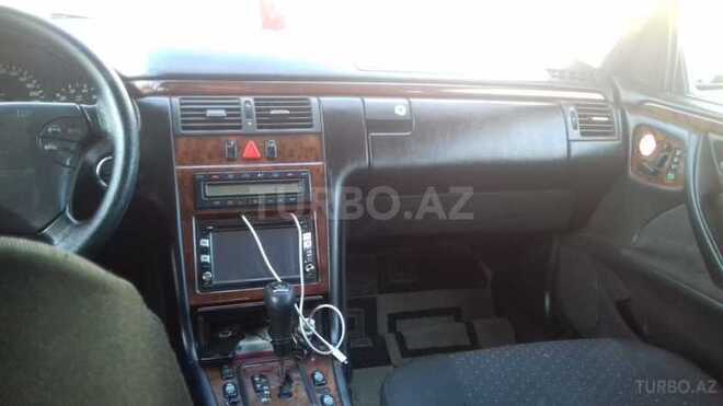 Mercedes E 240 1999, 299,000 km - 2.4 l - Bakı