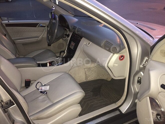 Mercedes C 320 2001, 304,000 km - 3.2 l - Bakı