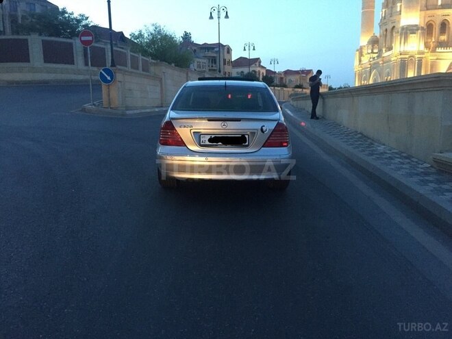 Mercedes C 320 2001, 304,000 km - 3.2 l - Bakı
