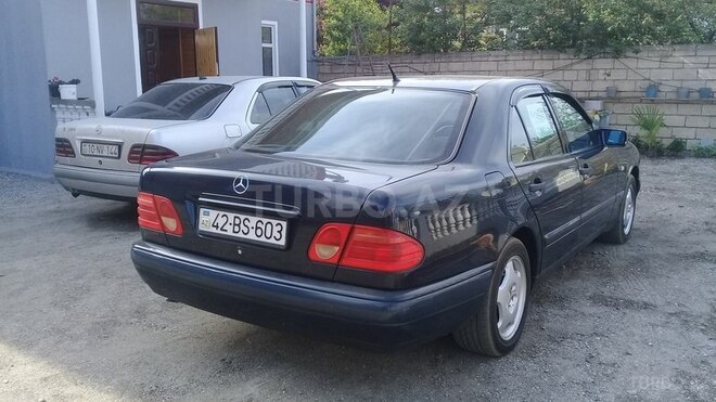 Mercedes E 200 1999, 285,000 km - 2.0 л - Astara