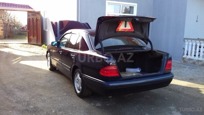 Mercedes E 200 1999, 285,000 km - 2.0 л - Astara