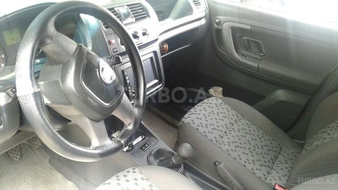Skoda Fabia 2011, 350,000 km - 1.4 l - Bakı