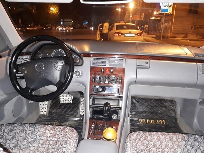 Mercedes E 200 2000, 285,000 km - 2.0 l - Bakı