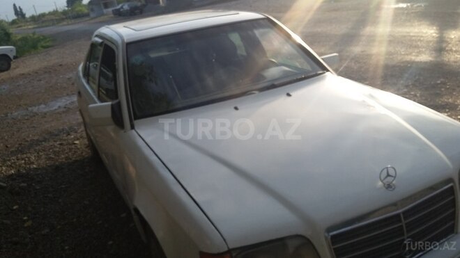 Mercedes E 200 1995, 370,000 km - 0.2 l - Bakı