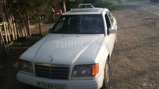 Mercedes E 200 1995, 370,000 km - 0.2 l - Bakı