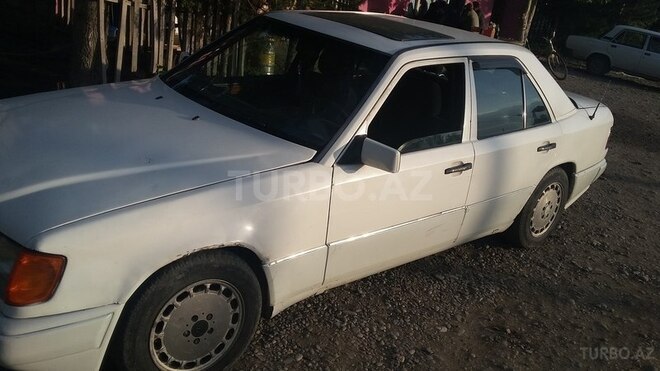Mercedes E 200 1995, 370,000 km - 0.2 l - Bakı
