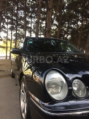 Mercedes E 240 1999, 256,000 km - 2.4 l - Bakı
