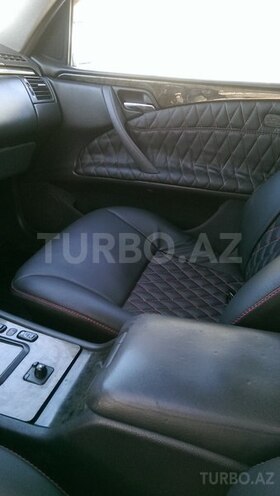 Mercedes E 220 2001, 355,000 km - 2.2 л - Qusar