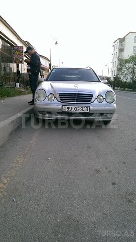 Mercedes E 220 2001, 355,000 km - 2.2 л - Qusar