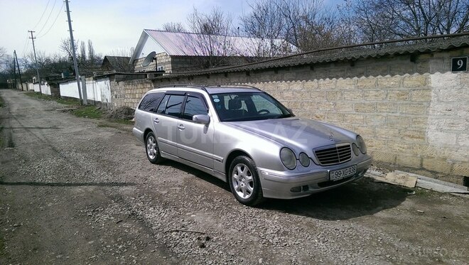 Mercedes E 220 2001, 355,000 km - 2.2 л - Qusar