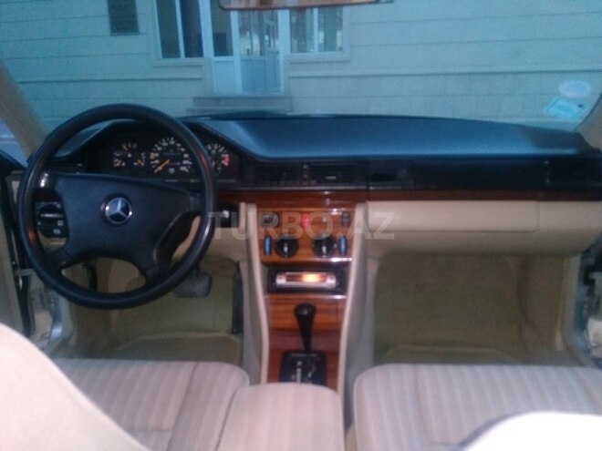 Mercedes E 230 1992, 382,000 km - 2.3 л - Sumqayıt