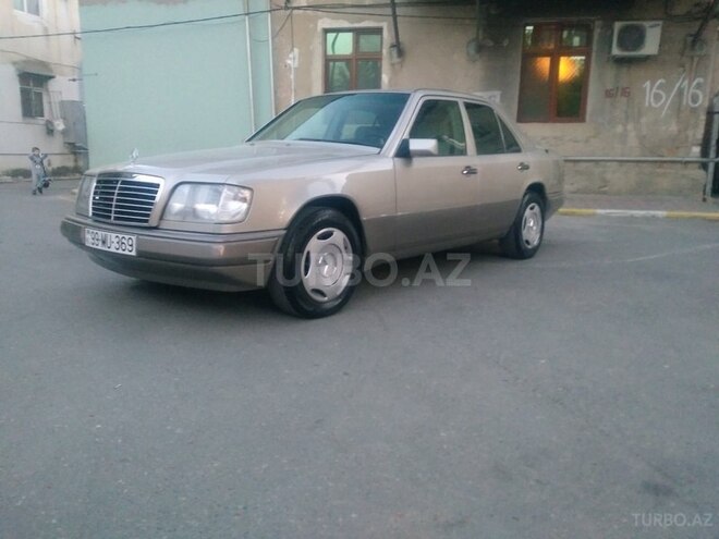 Mercedes E 230 1992, 382,000 km - 2.3 л - Sumqayıt