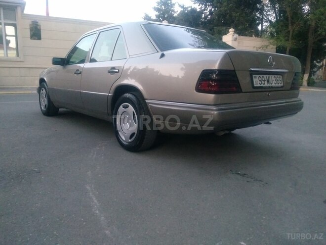Mercedes E 230 1992, 382,000 km - 2.3 л - Sumqayıt