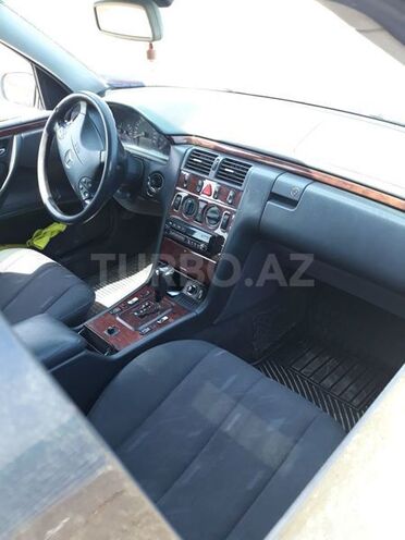Mercedes E 220 2000, 380,000 km - 2.2 l - Sumqayıt