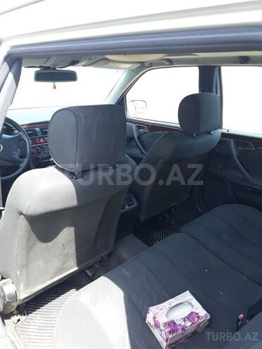 Mercedes E 220 2000, 380,000 km - 2.2 l - Sumqayıt