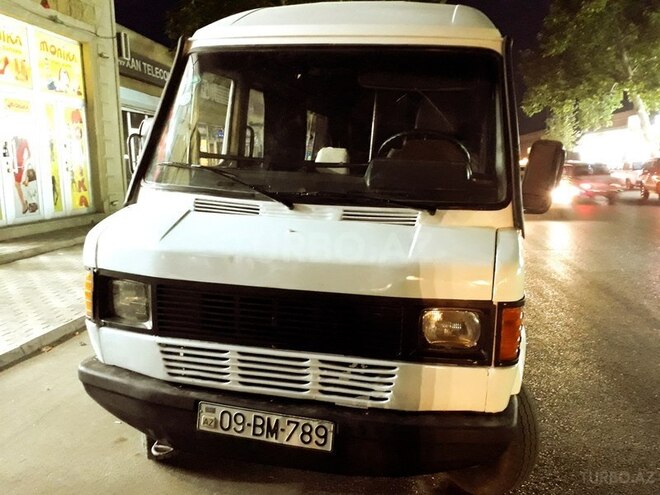 Mercedes 208 D 1993, 215,478 km - 2.3 l - Bərdə
