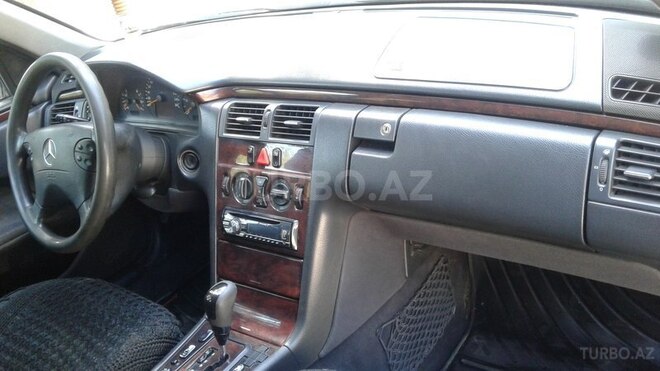 Mercedes E 220 2002, 358,726 km - 2.2 l - Sumqayıt