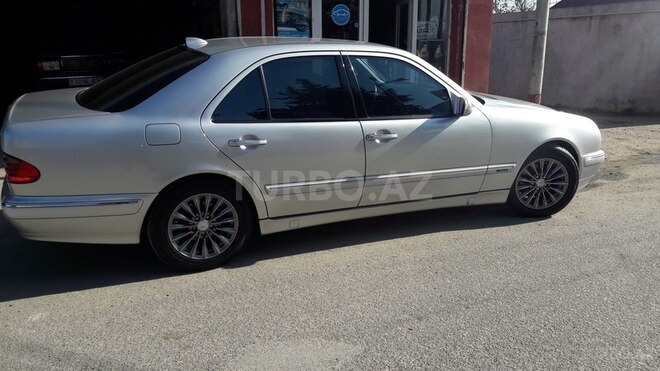 Mercedes E 240 2001, 227,890 km - 2.6 l - Astara