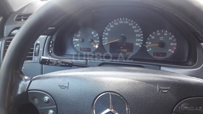 Mercedes E 240 2001, 227,890 km - 2.6 l - Astara