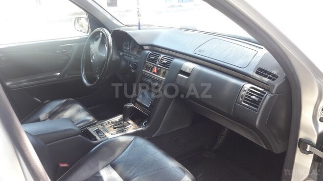 Mercedes E 240 2001, 227,890 km - 2.6 l - Astara