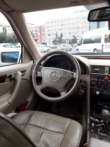 Mercedes C 230 2018, 88,599 km - 2.0 л - Bakı