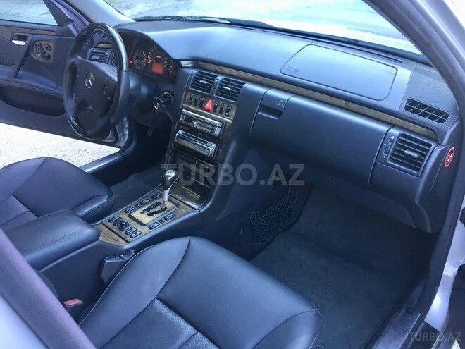 Mercedes E 320 2000, 156,000 km - 3.2 l - Bakı