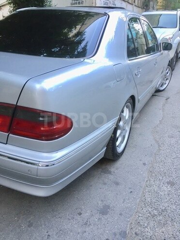 Mercedes E 320 2000, 156,000 km - 3.2 l - Bakı