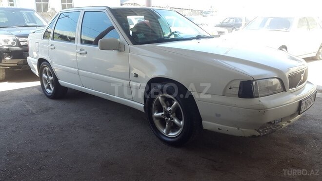 Volvo  1998, 330,000 km - 2.5 l - Bakı