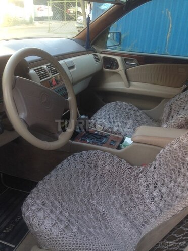 Mercedes E 320 1998, 268,000 km - 3.2 l - Bakı