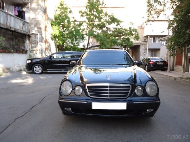 Mercedes E 220 2000, 214,676 km - 2.2 l - Bakı