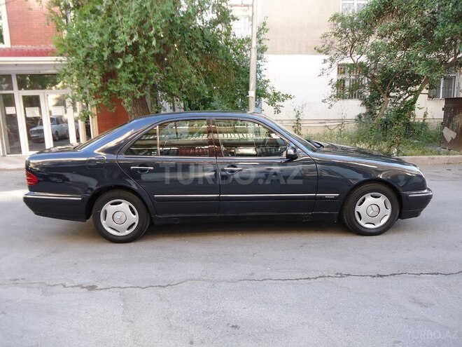 Mercedes E 220 2000, 214,676 km - 2.2 l - Bakı