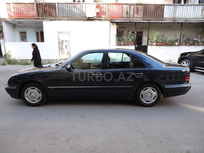 Mercedes E 220 2000, 214,676 km - 2.2 l - Bakı