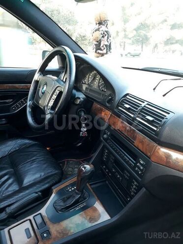 BMW 523 1999, 352,000 km - 2.3 l - Sumqayıt