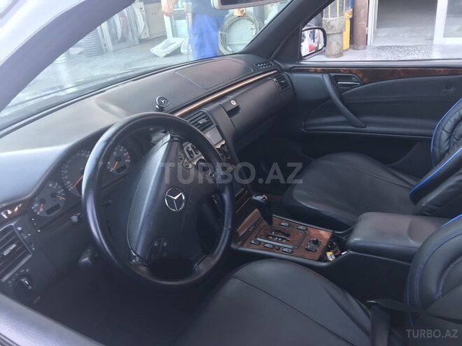 Mercedes E 240 2002, 276,000 km - 2.6 l - Bakı