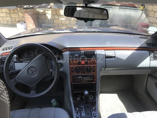 Mercedes E 230 1996, 330,000 km - 2.3 l - Bakı