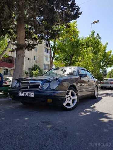 Mercedes E 240 1998, 300,000 km - 2.4 l - Bakı