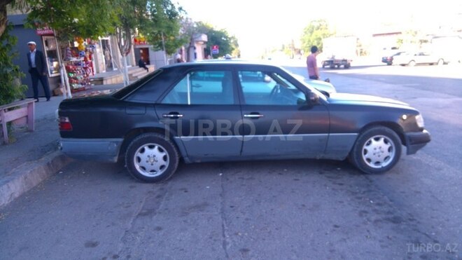 Mercedes E 200 1993, 826,625 km - 2.0 l - Bakı