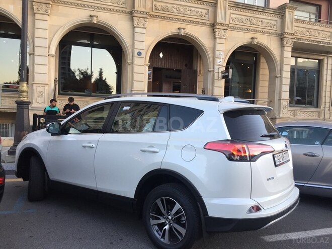 Toyota RAV4 2017, 1,300 km - 2.0 l - Bakı