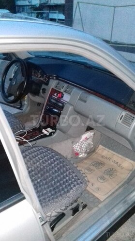 Mercedes E 240 1999, 290,000 km - 2.4 л - Bakı