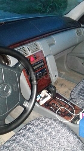 Mercedes E 240 1999, 290,000 km - 2.4 л - Bakı