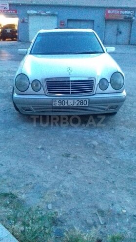 Mercedes E 240 1999, 290,000 km - 2.4 л - Bakı