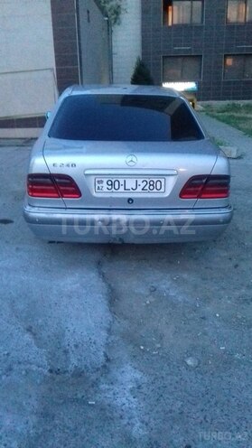 Mercedes E 240 1999, 290,000 km - 2.4 л - Bakı