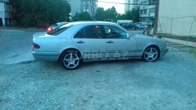 Mercedes E 240 1999, 290,000 km - 2.4 л - Bakı