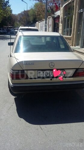 Mercedes E 230 1986, 2,018 km - 2.3 л - Bakı